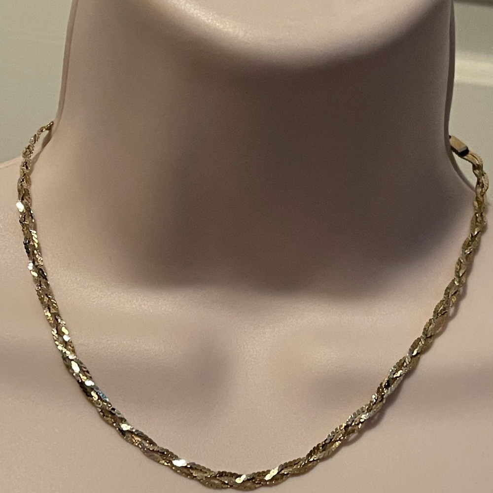 Gold plated women’s choker style necklace